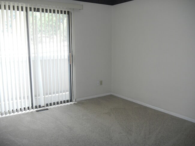 Building Photo - Charming Townhome in Prime Location Near W...