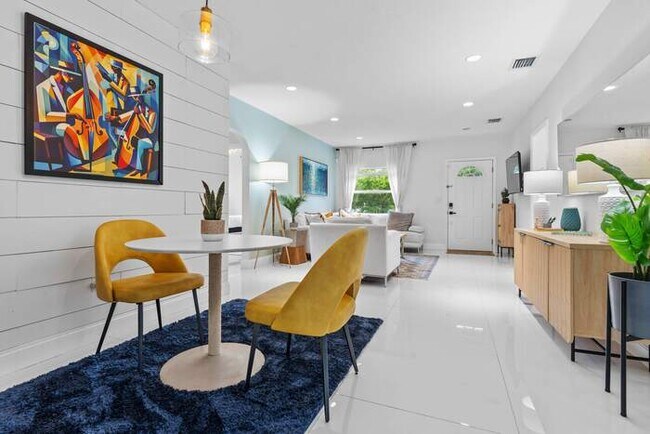 Foto del edificio - ArtHaus- Stocked Kitchen, Backyard in Buen...