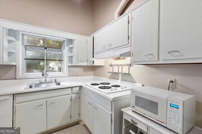 Foto del edificio - 2627 Woodacres Rd NE