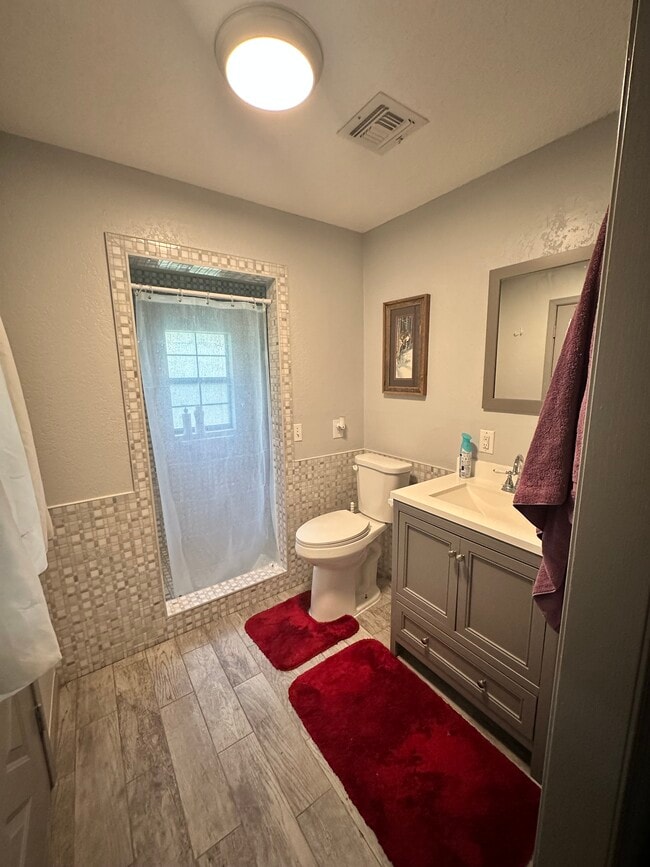 Photo - Royal Drive Main House