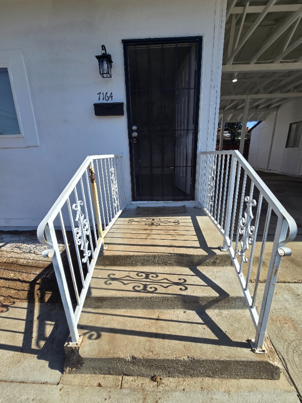 Building Photo - 7164 N Maroa Ave