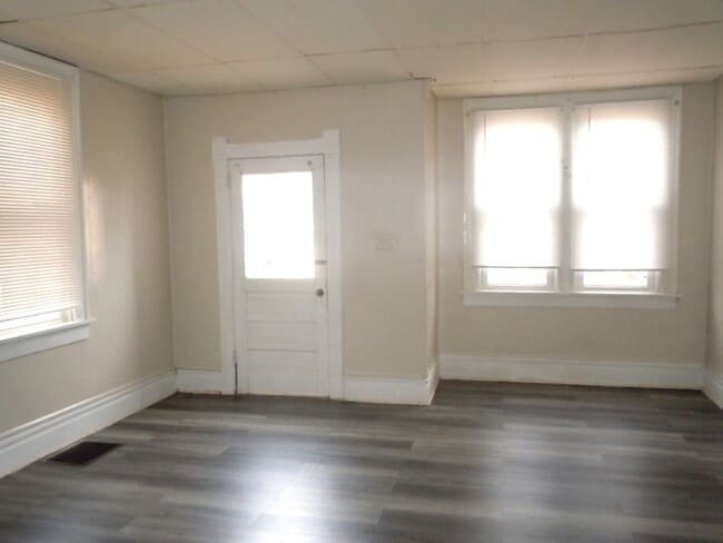 Building Photo - 227 S Chestnut St