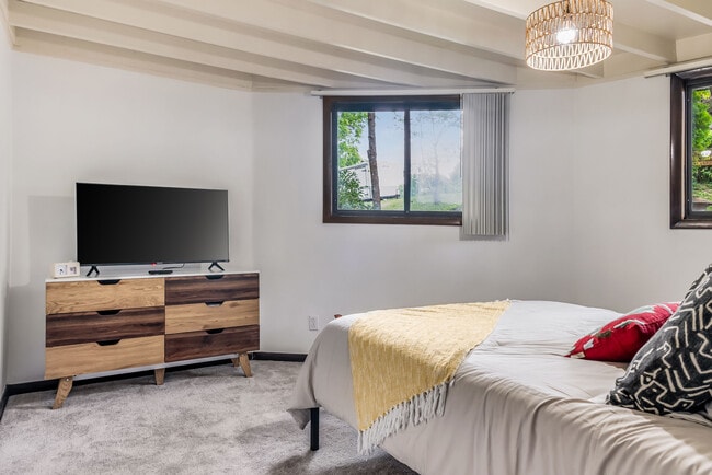 Foto del edificio - 325 Poplar Hill Ln