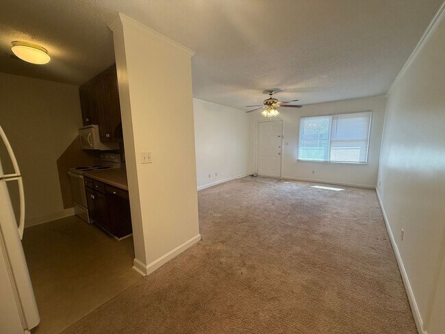 Building Photo - 1110 Chandler Dr