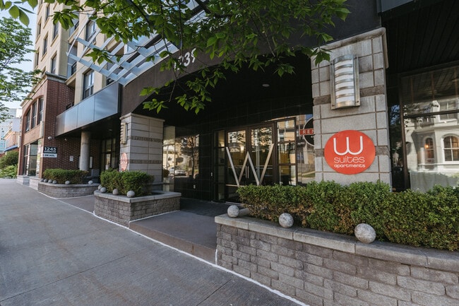 Building Photo - W Suites