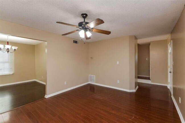 Foto del edificio - 115 Scruggs Ct NE