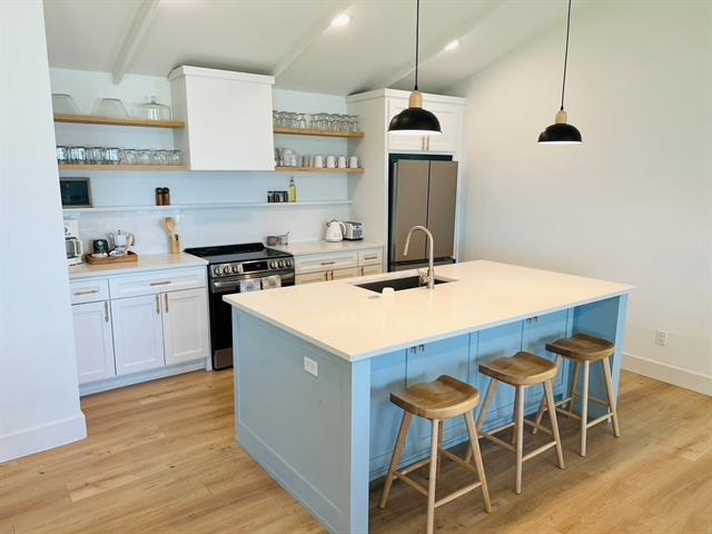 Foto del edificio - 8731 Lakeshore Dr