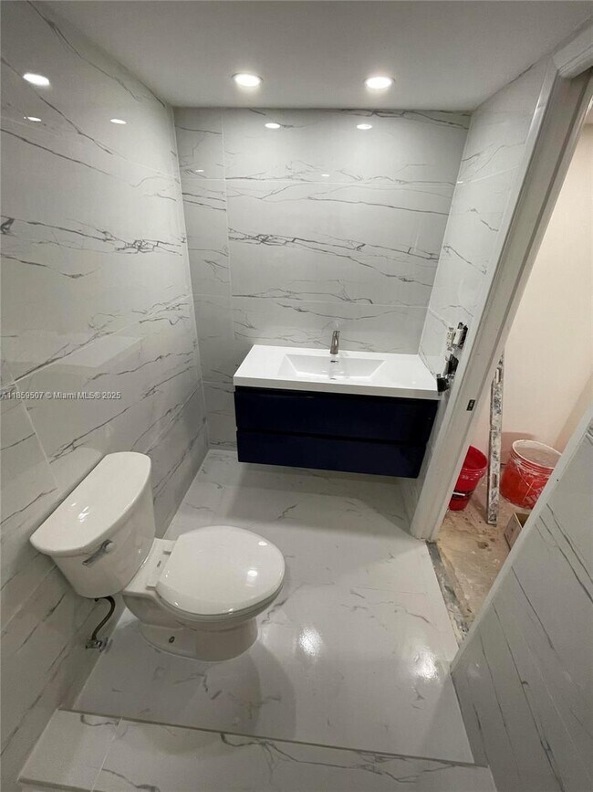 Building Photo - 2671 S Course Dr