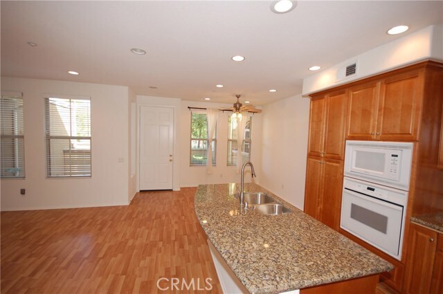 Building Photo - 121 Chantilly