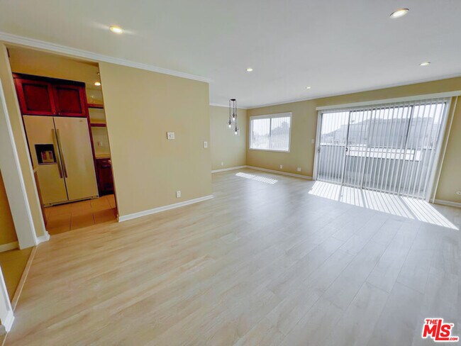 Foto del edificio - 1250 Kings Rd