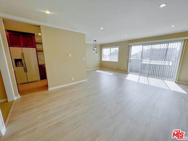 Building Photo - 1250 Kings Rd