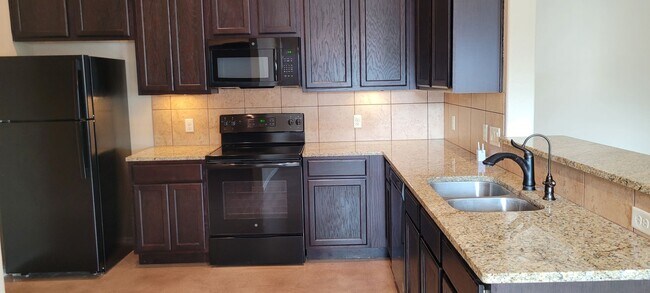 Building Photo - Luxury Duplex in New Braunfels, TX!