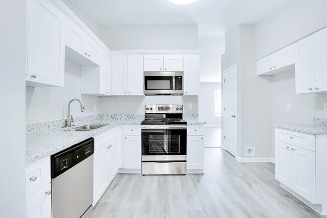 Building Photo - 6085 Emerald Pointe Cir