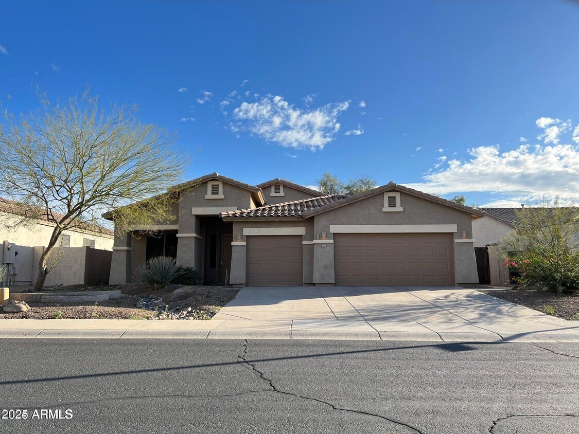 Primary Photo - 18663 W Sunrise Dr