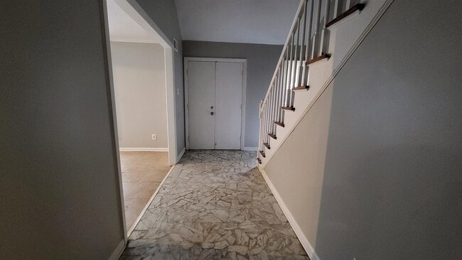 Building Photo - 5195 Wren Cove