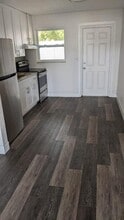 Building Photo - 1387 Robin Hood Ln