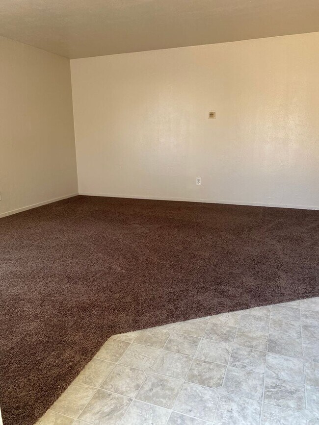 Building Photo - 1 bedroom 1 bath Duplex Located in Atwater!!
