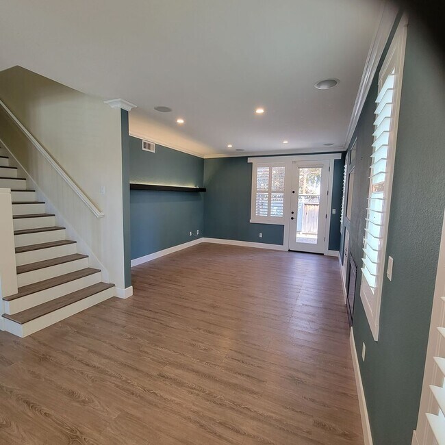 Foto del edificio - Big Beautifully updated 4-bedroom 2.5 bath...