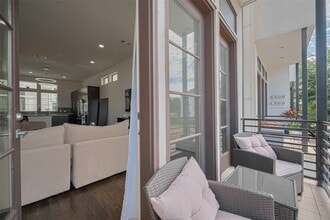 Building Photo - 1622 Ovid St