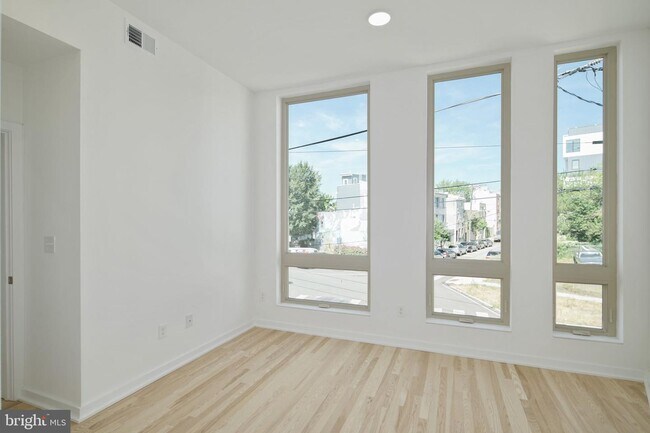 Building Photo - 2331 Frankford Ave