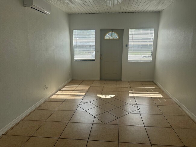 Foto del edificio - 1229 Rawls Dr
