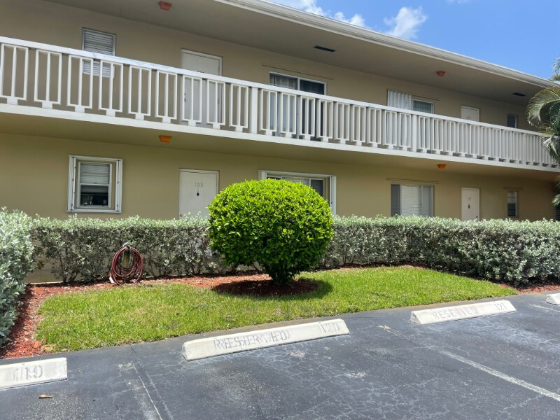 415 US1 Unit 103, North Palm Beach, FL 33408 Condo for Rent in North