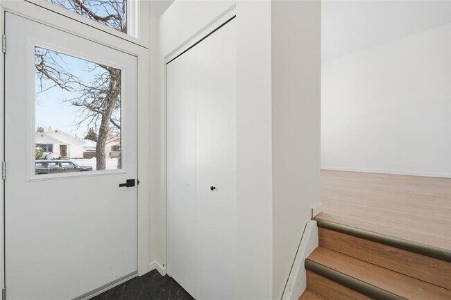 Photo du bâtiment - 166 Parkview St