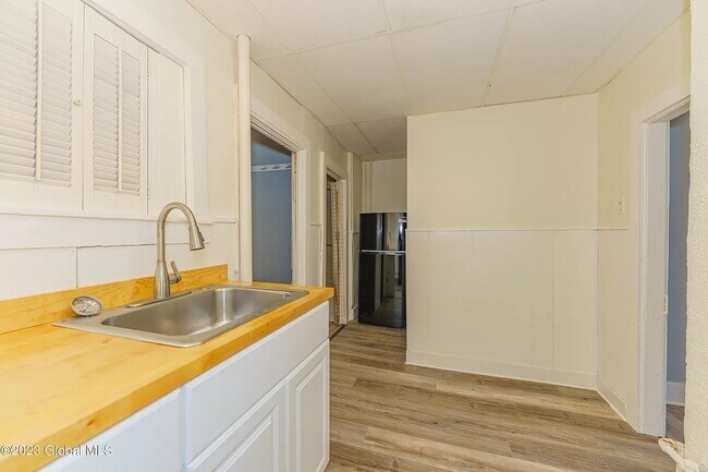 Building Photo - 506 3rd St