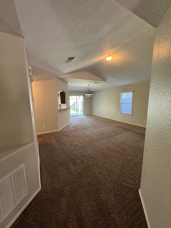 Foto del edificio - NICE 3 BR IN DESIRED SCHERTZ LOCATED NEAR ...