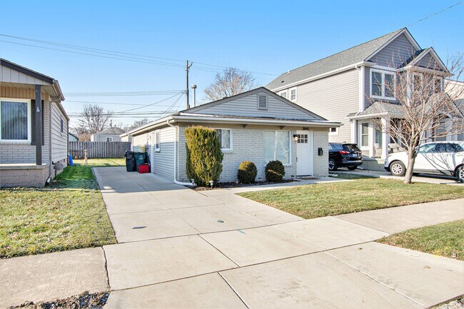 Building Photo - 3845 Tyler Ave