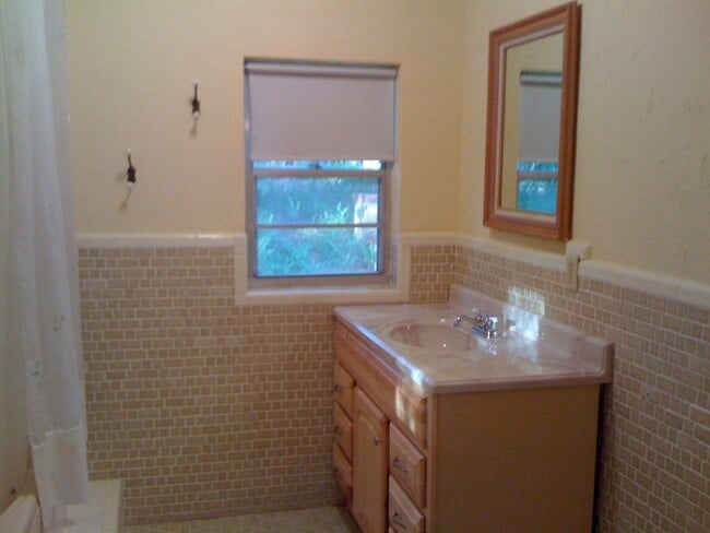 Building Photo - 2053 Carolina Ave
