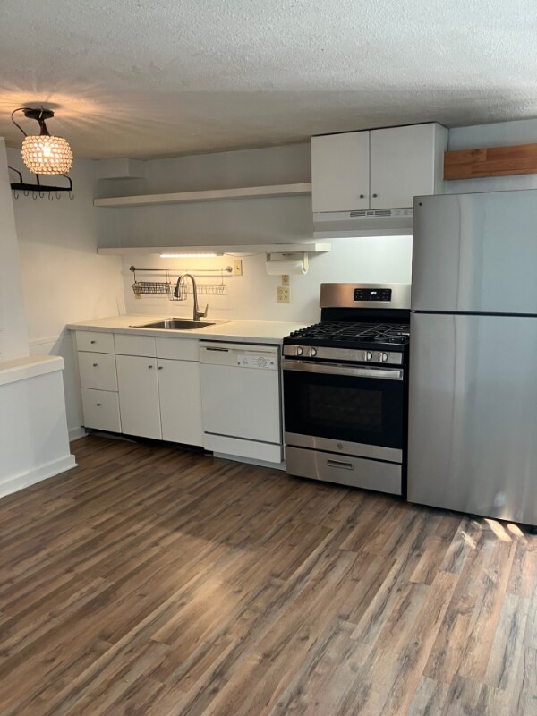 Foto del edificio - 4951 Lake Forrest Dr NW