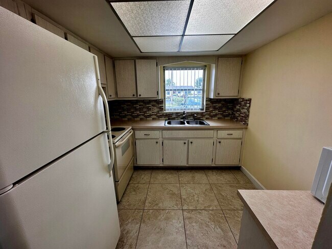 Foto del edificio - 2868 Ashley Dr E