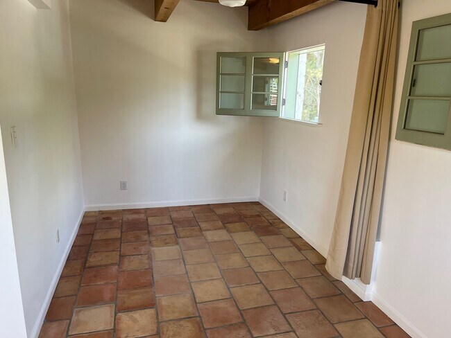 Área de las habitaciones - 2297 Holly Dr