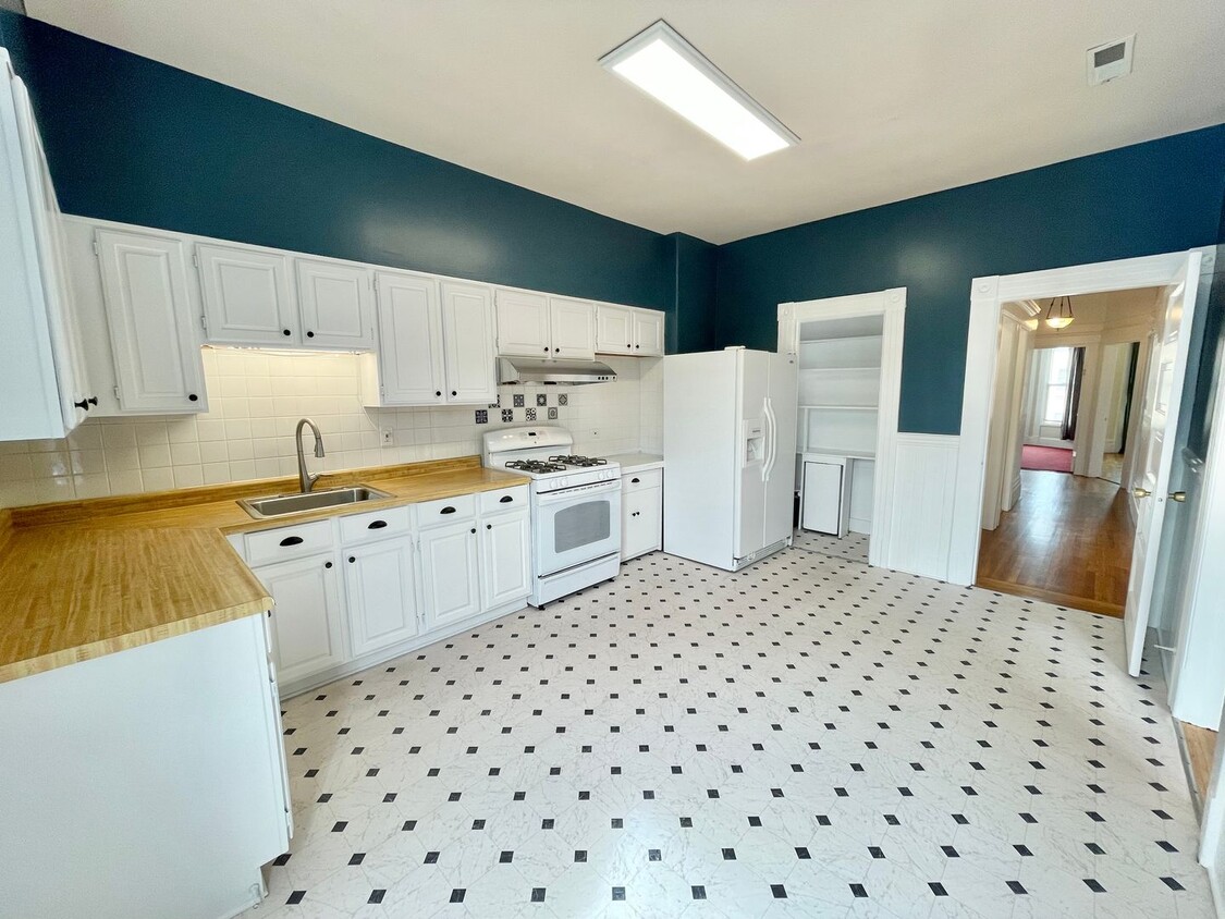 Foto principal - Wonderful Light and Bright Top Floor 2BR/1...