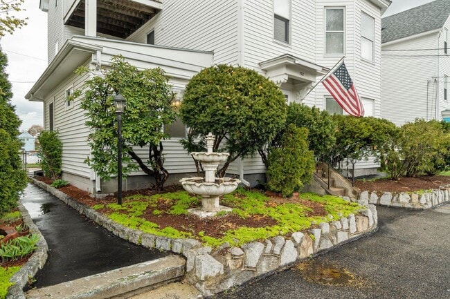 Building Photo - 132 Alsace St