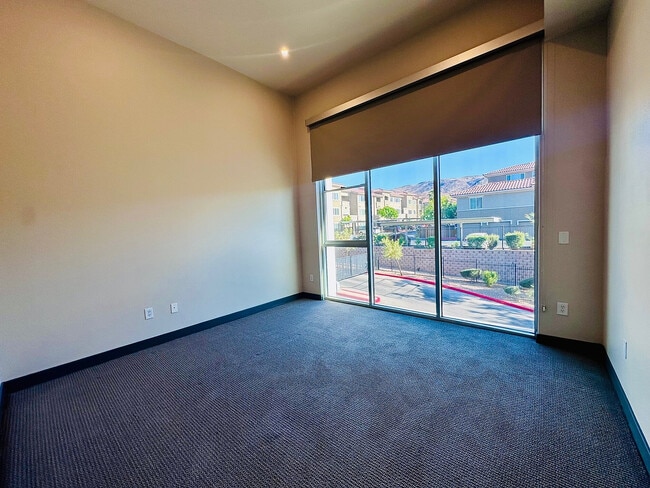 1110 Bedroom - Vantage