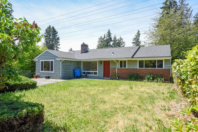Building Photo - Bright and spacious 3BR/1.75BA Single Fami...