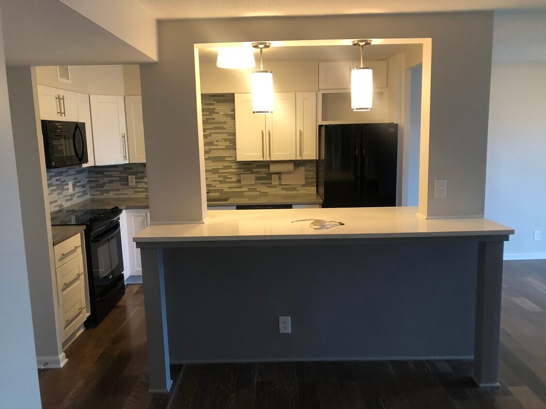 4545 Wornall Rd Unit 204, Kansas City, MO 64111 Condo for Rent in