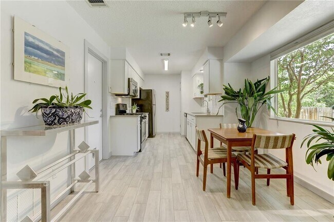 Foto del edificio - 7809 Wakefield Dr