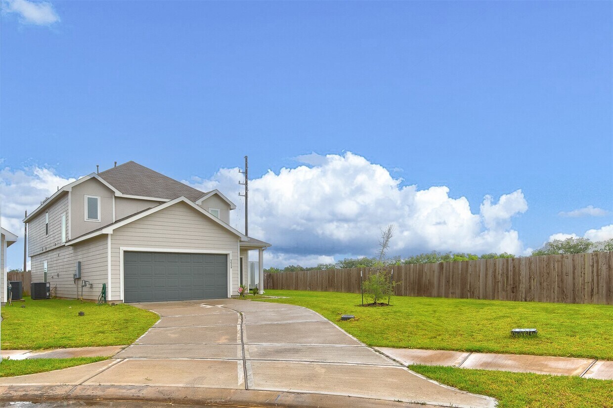 Foto principal - 5639 Brooklyn Rose Dr
