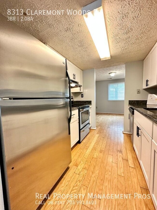 Building Photo - 8313 Claremont Woods Dr