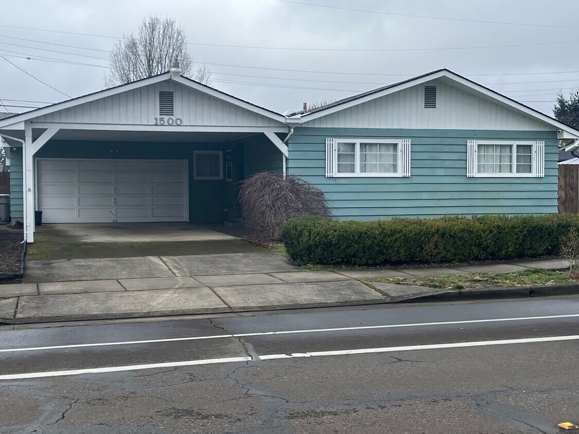 Foto principal - Beautiful 3 bed 1 bath home
