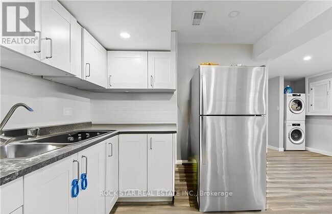 Photo du bâtiment - 203 Commercial St