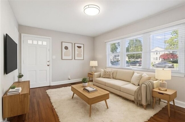 Foto del edificio - 7622 Newport Ave