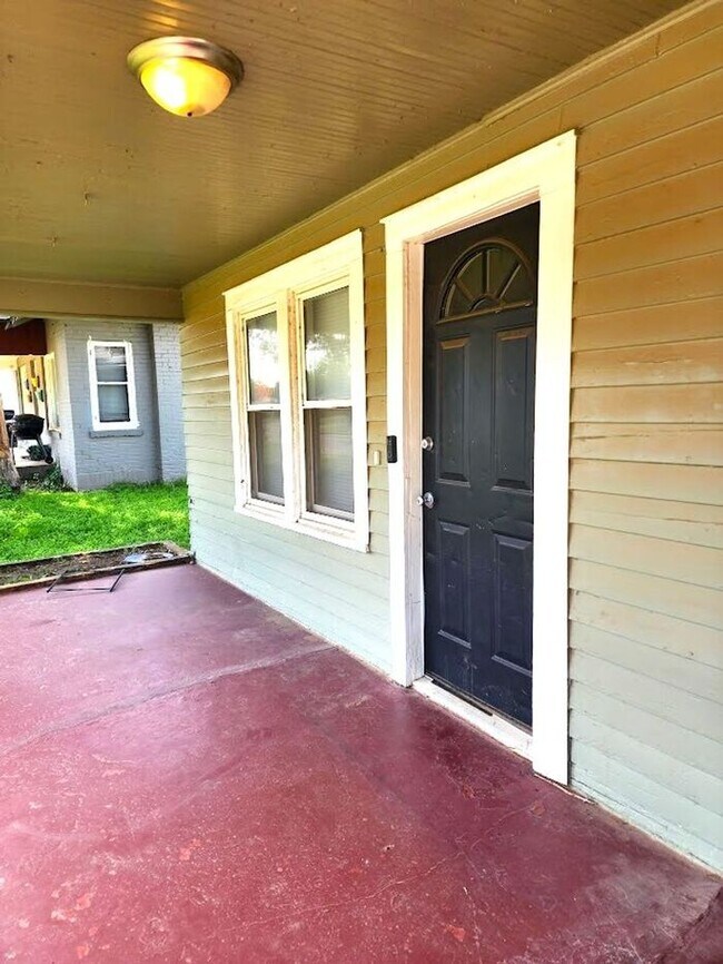 Foto del edificio - 3 Bed 1 Bath & Covered Parking in YOUNGS ENGLEWOOD ADD NW OKC