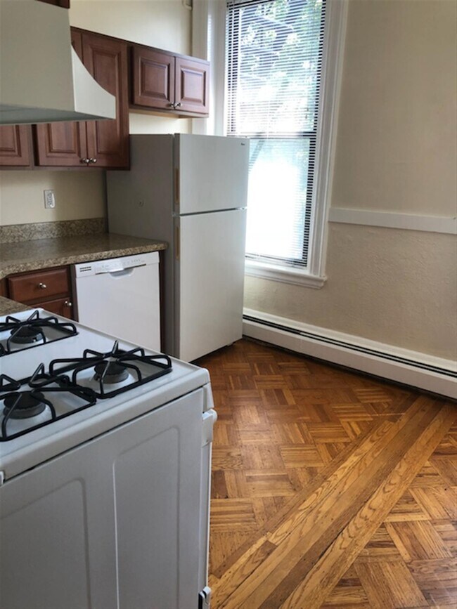 Building Photo - 61 Adams St