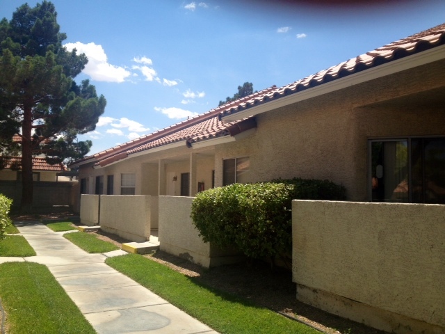 Building Photo - Rainbow Gardens