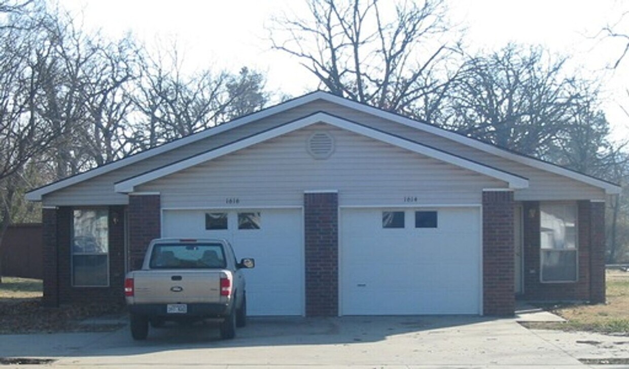 Primary Photo - 1616-1616 Garland Ave