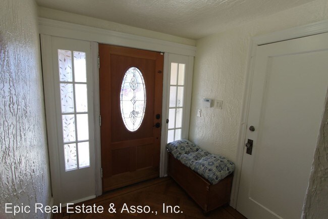 Building Photo - 1572 Palou Ave